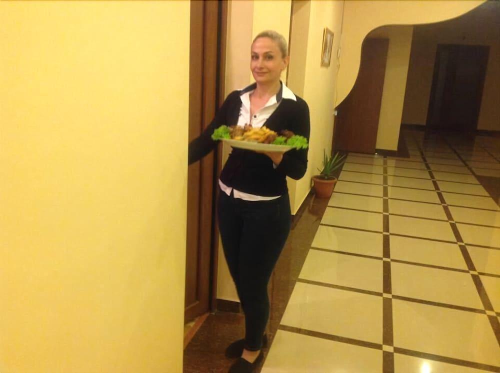 Narek+ Hotel Arrinj ภายนอก รูปภาพ