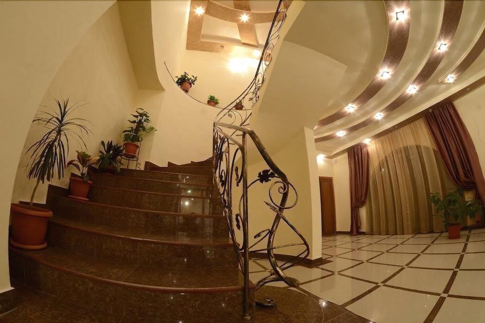 Narek+ Hotel Arrinj ภายนอก รูปภาพ