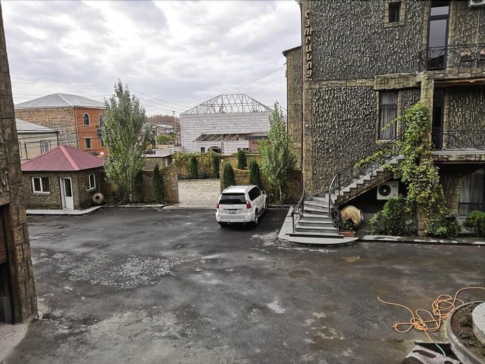 Narek+ Hotel Arrinj ภายนอก รูปภาพ