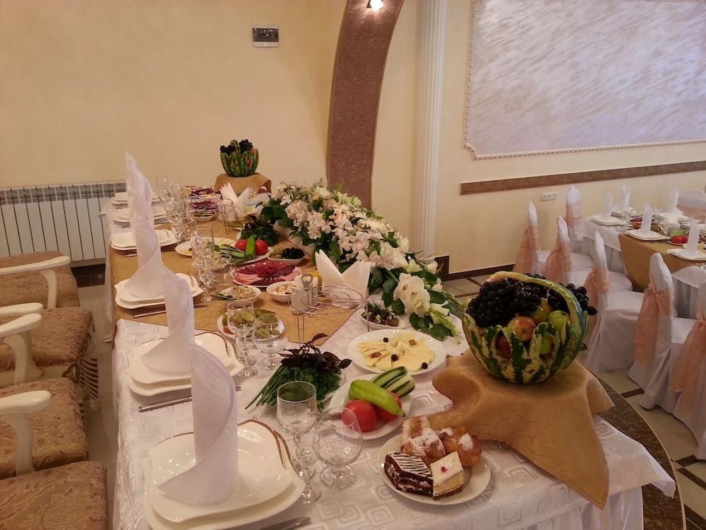Narek+ Hotel Arrinj ภายนอก รูปภาพ